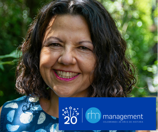 Paulina Araneda, directora de Grupo Educativo, destaca en la Revista RH Management: cómo el trabajo en terreno, junto a comunidades escolares y actores locales, impulsa procesos sostenibles de mejora continua.