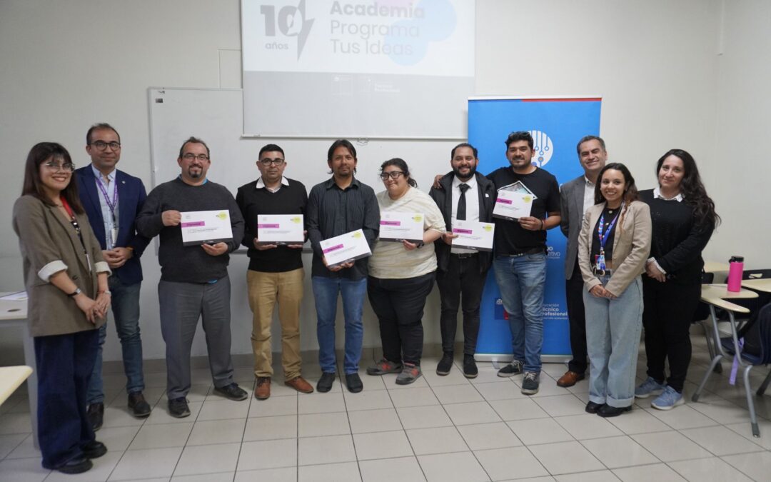 Academia Programa tus Ideas forma por primera vez a docentes de la especialidad de programación