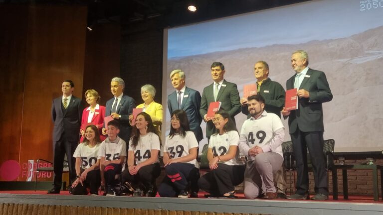 Proyecta Chile 2050 presentó su hoja de ruta para el futuro del país con apoyo metodológico de Grupo Educativo