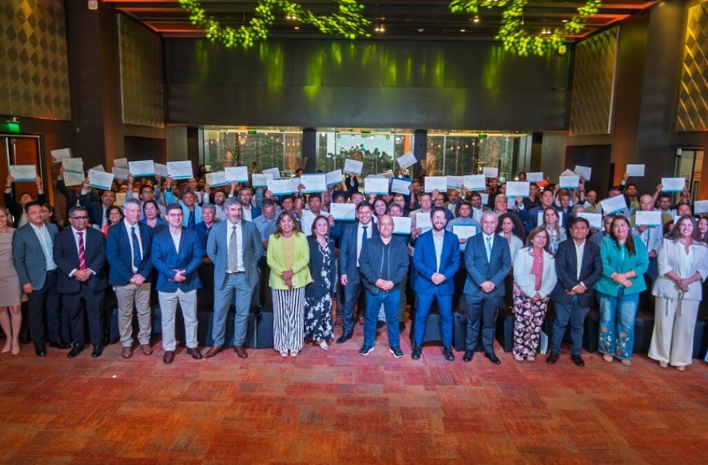 Grupo Educativo impulsa la formación de los tutores certificados por ChileValora en Escondida | BHP