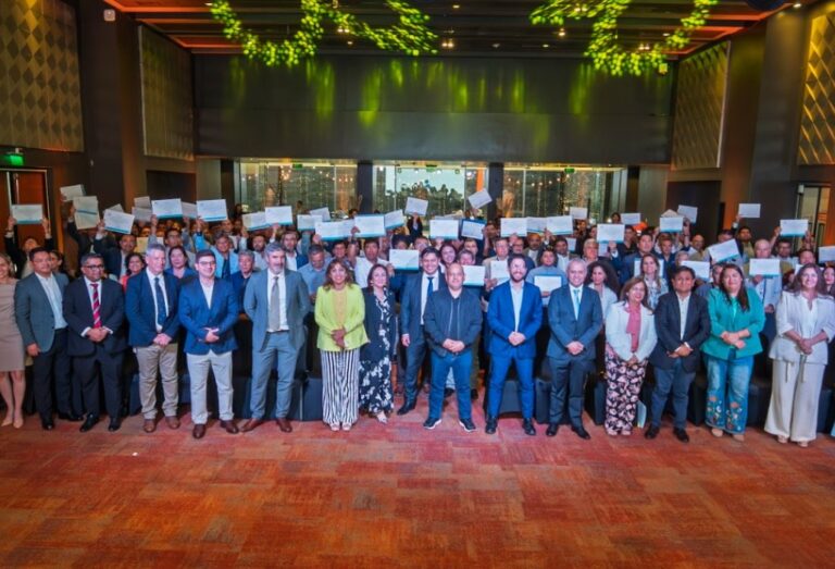 Grupo Educativo impulsa la formación de los tutores certificados por ChileValora en Escondida | BHP