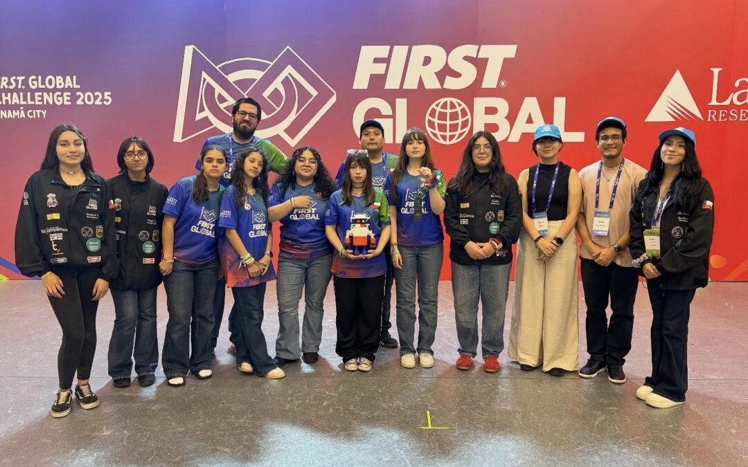 Rompiendo brechas de género: El docente de la RM que lidera al equipo femenino chileno hacia el mundial de robótica